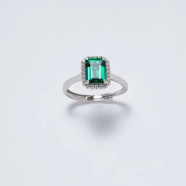 1.5CT Syntheti Emerald Ring